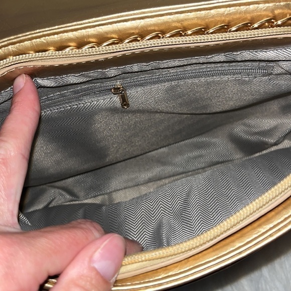 FAUX leather Designer inspired Puffy quilted gold purse - Picture 9 of 10